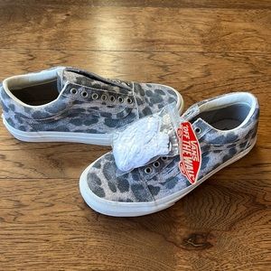 NWT Vans Old Skool Womens 8